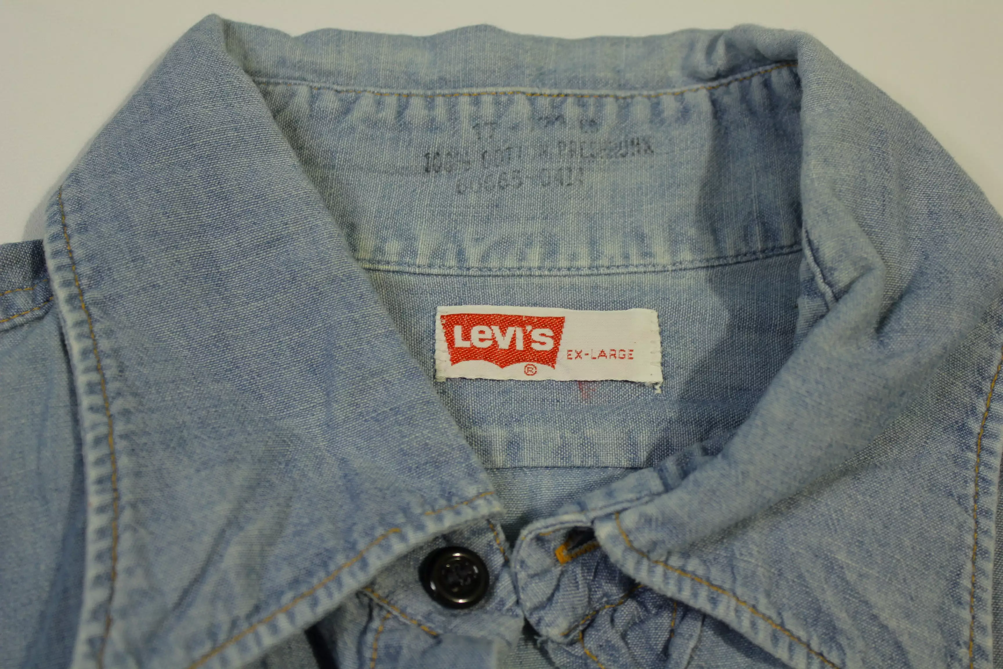 Levis Embroidered Patch Butterfly Vintage 70's Hippie Chambray Button Up Work Shirt