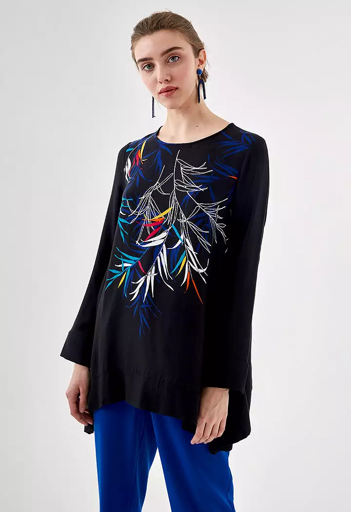 Printed Asymmetric Hem Blouse