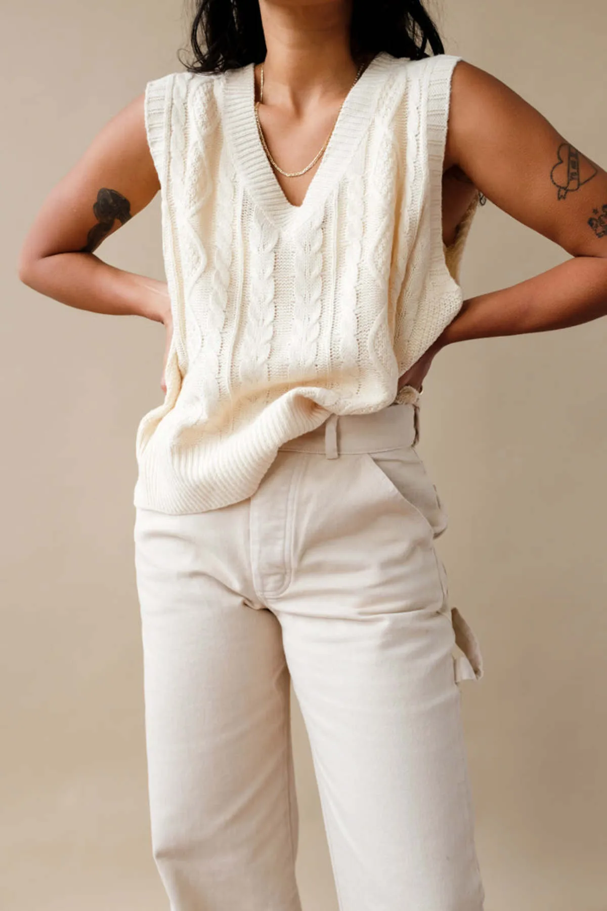 VICTORIA SWEATER VEST - Cream