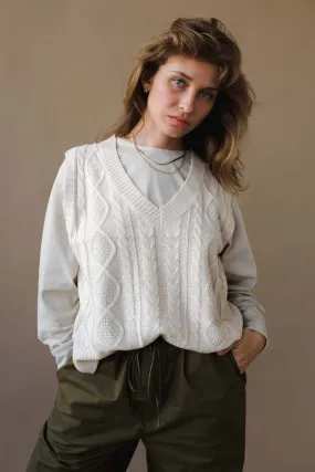 VICTORIA SWEATER VEST - Cream